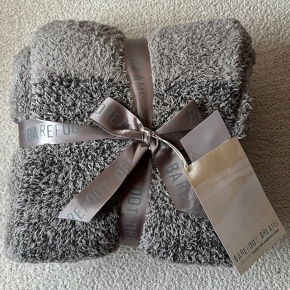 Barefoot Dreams Other - Barefoot Dreams CozyChic Blanket in Warm Gray/Carbon NWT